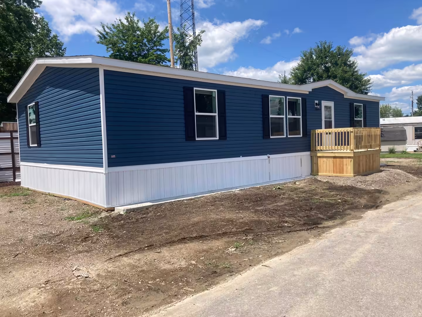 Ohio, management, comfortable mobile home exterior, Midwest manufactured housing, residential